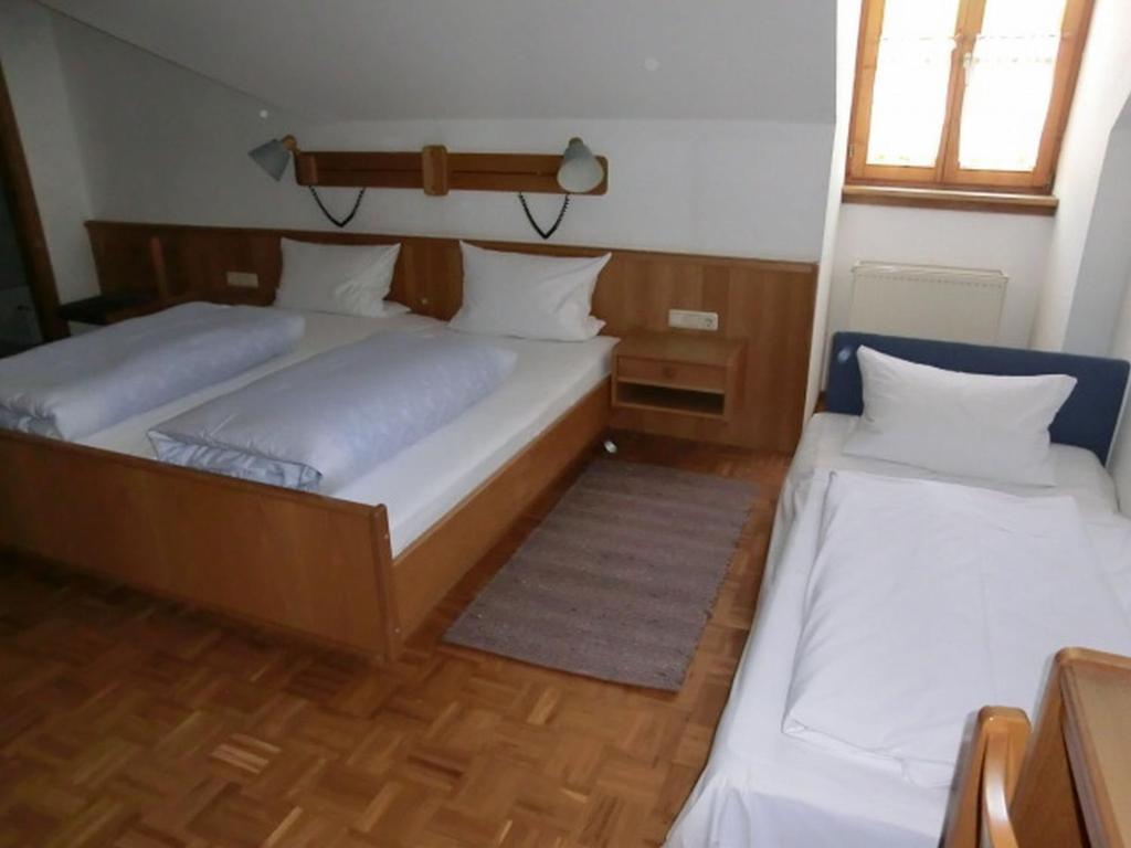 Hotel-Restaurant Kreuzhuber Neuburg am Inn Room photo